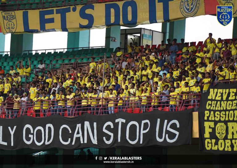 സ്റ്റേഡിയം നിറഞ്ഞു തുടങ്ങി, മഞ്ഞ തിരമാല സൃഷ്ട്ടിക്കാൻ കൊച്ചിയും ആരാധകരും