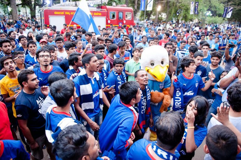 കലിപ്പടക്കൽ  കളത്തിനകത്ത്, കേരളത്തെ സഹായിക്കാന്‍ ബെംഗളുരു എഫ് സിയും